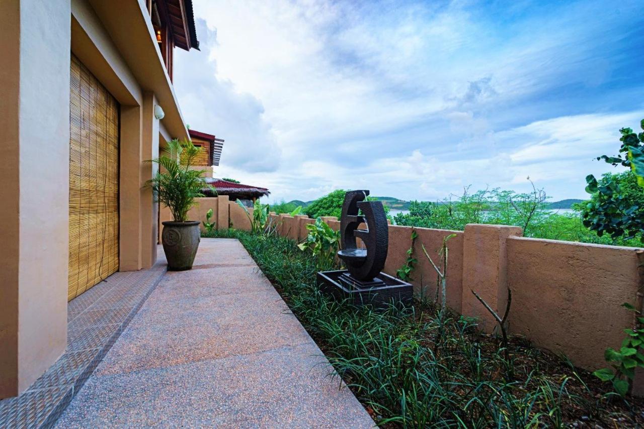 Bruce'S Hideout Hotel Bumbang Ngoại thất bức ảnh