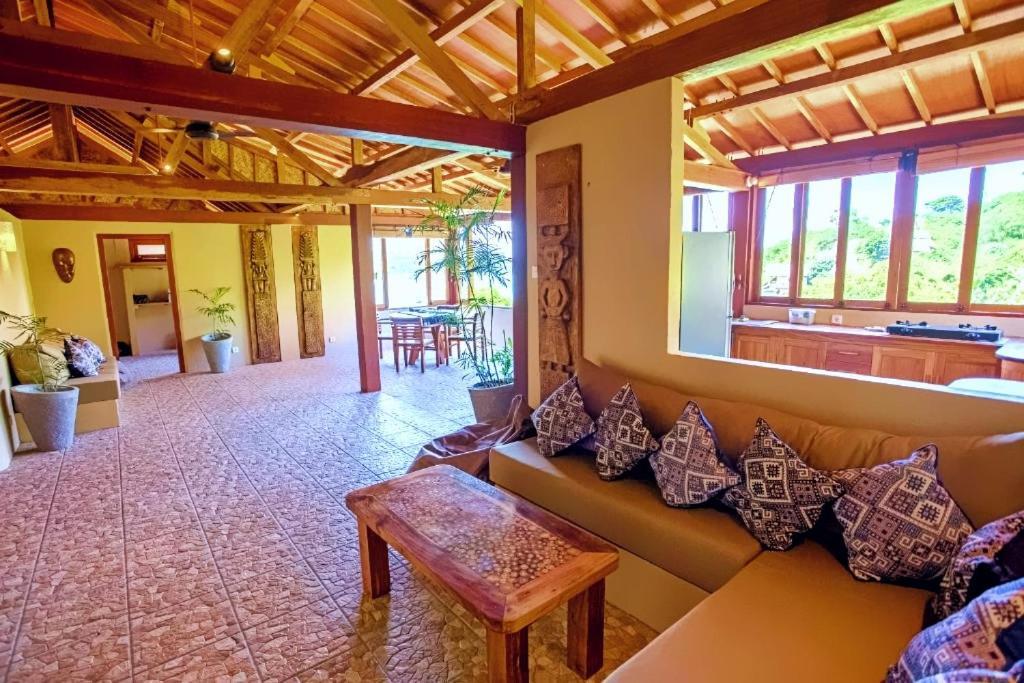 Bruce'S Hideout Hotel Bumbang Ngoại thất bức ảnh
