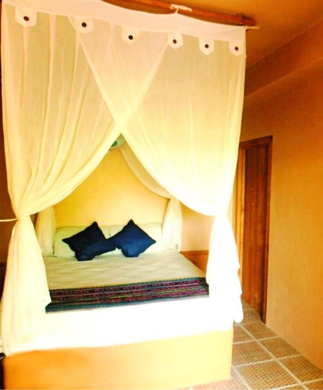 Bruce'S Hideout Hotel Bumbang Ngoại thất bức ảnh
