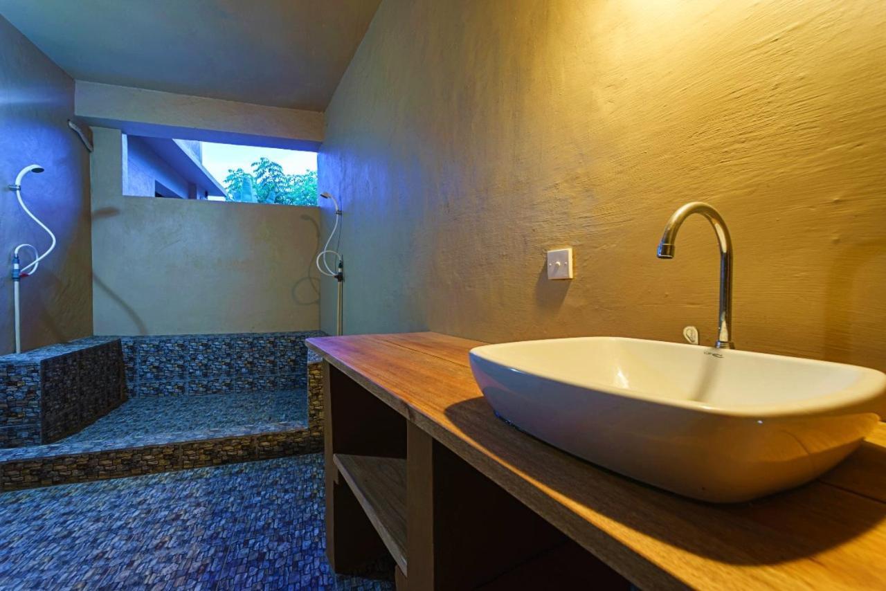 Bruce'S Hideout Hotel Bumbang Ngoại thất bức ảnh