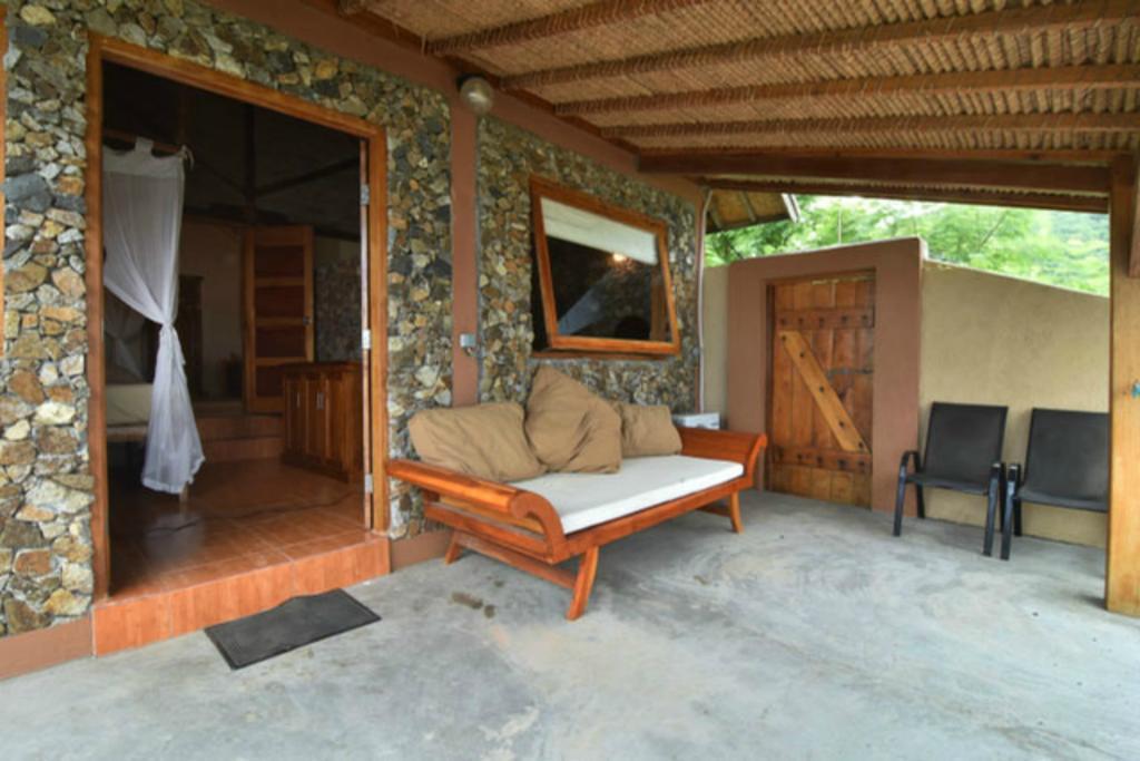 Bruce'S Hideout Hotel Bumbang Ngoại thất bức ảnh