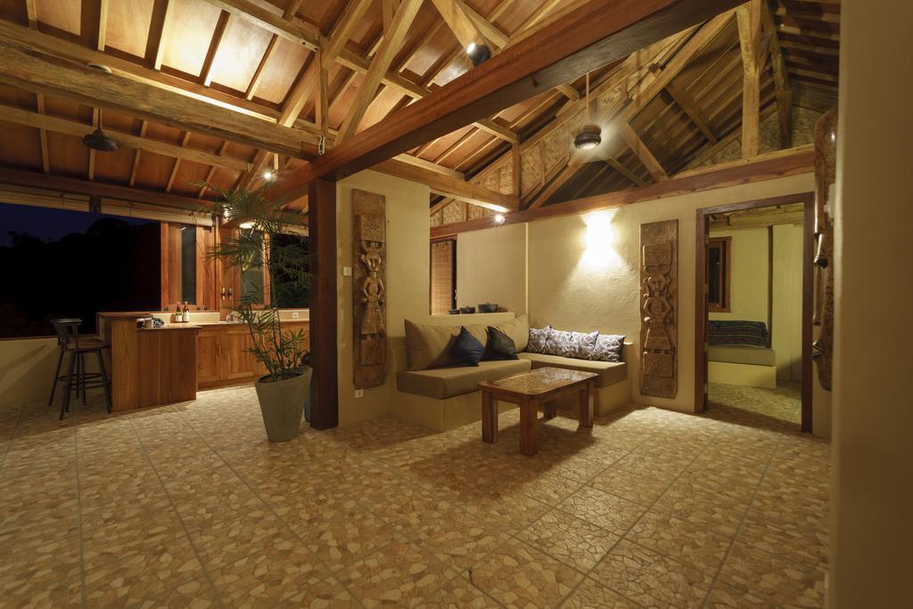 Bruce'S Hideout Hotel Bumbang Ngoại thất bức ảnh