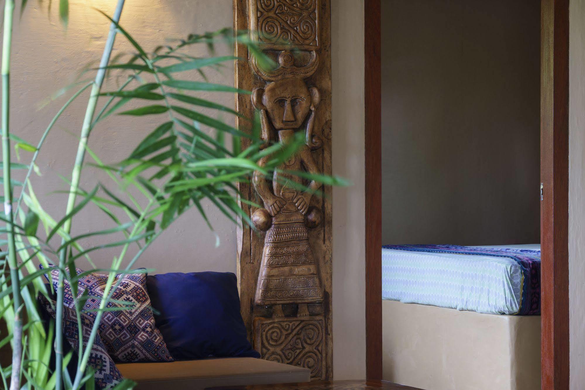 Bruce'S Hideout Hotel Bumbang Ngoại thất bức ảnh