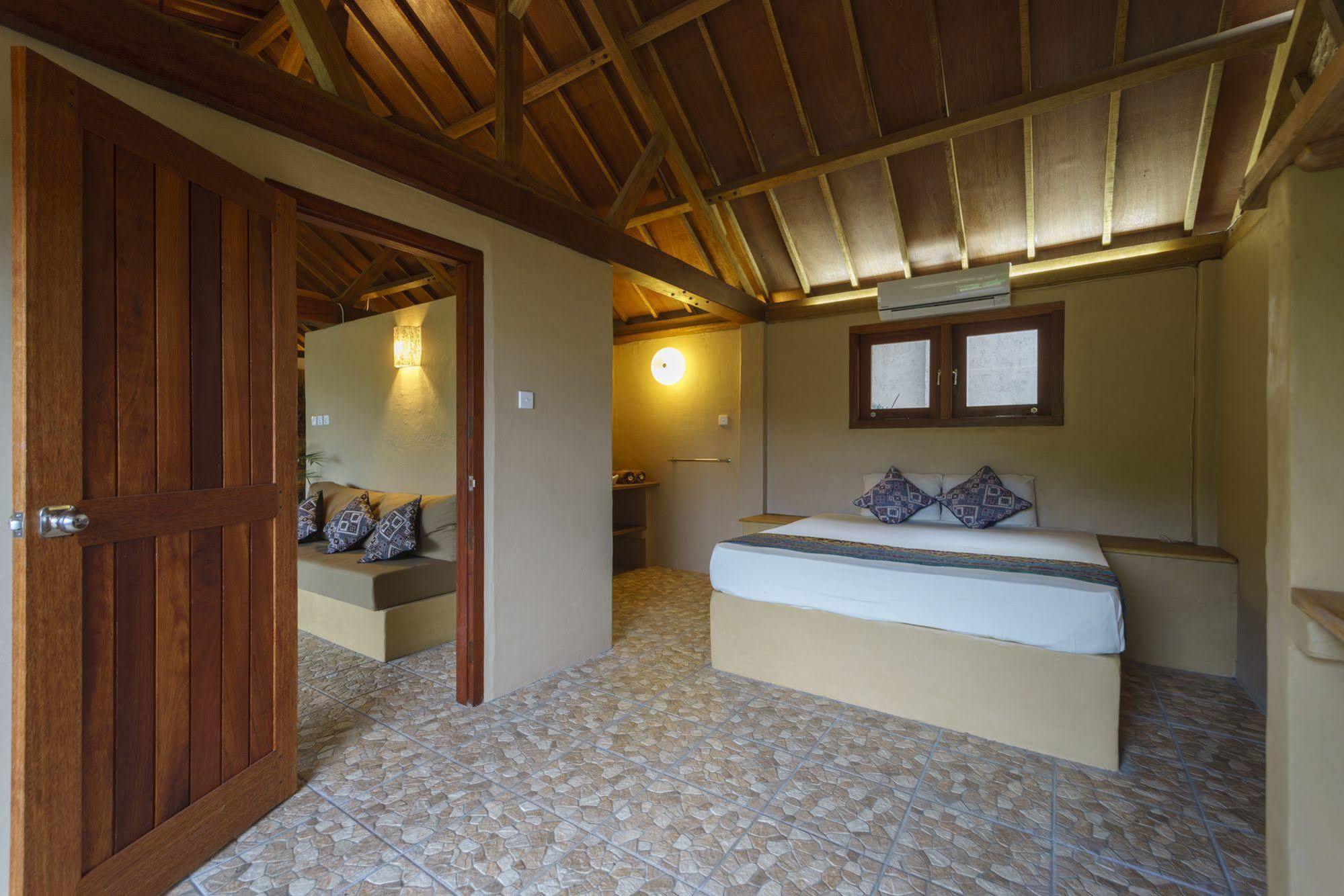 Bruce'S Hideout Hotel Bumbang Ngoại thất bức ảnh