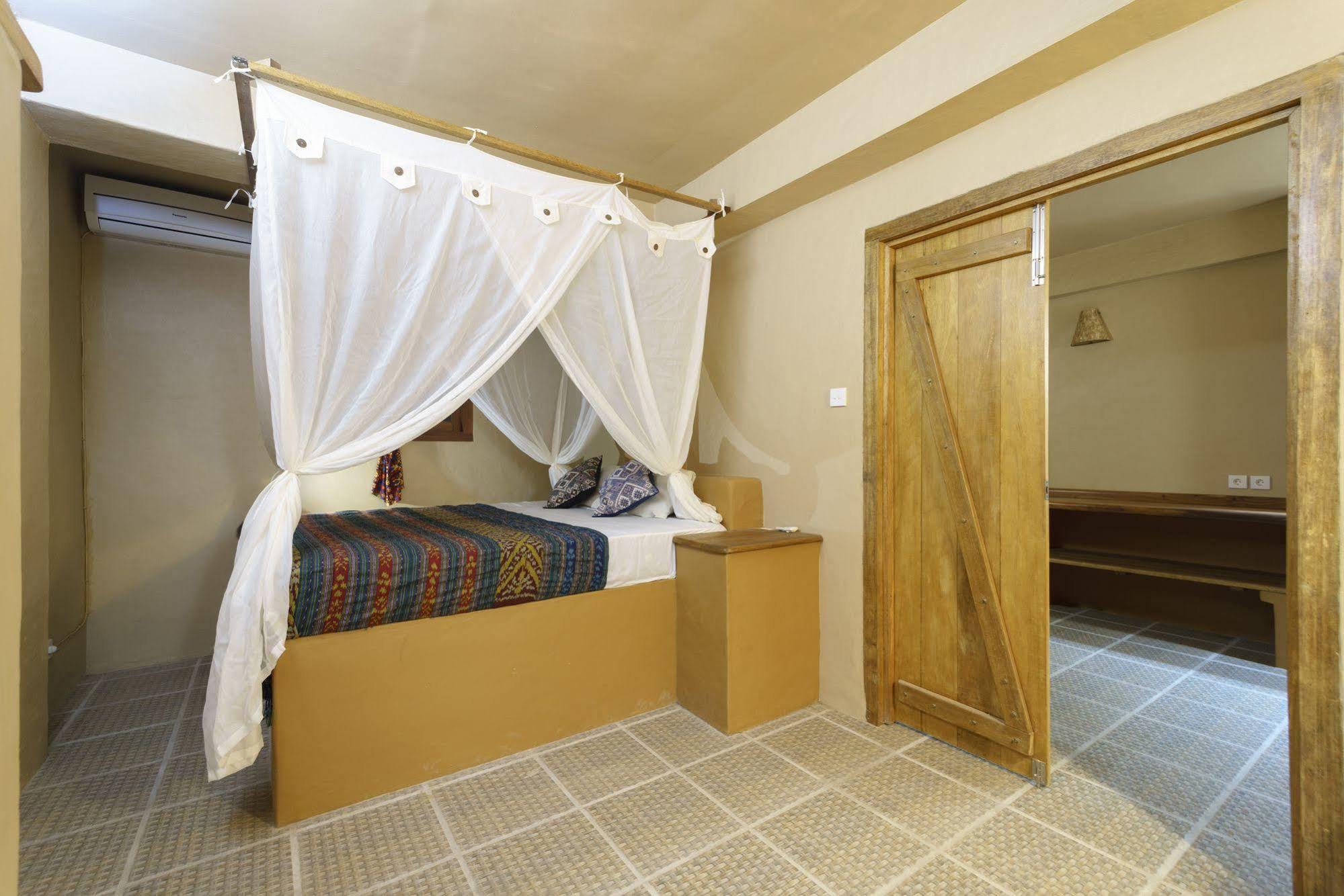 Bruce'S Hideout Hotel Bumbang Ngoại thất bức ảnh