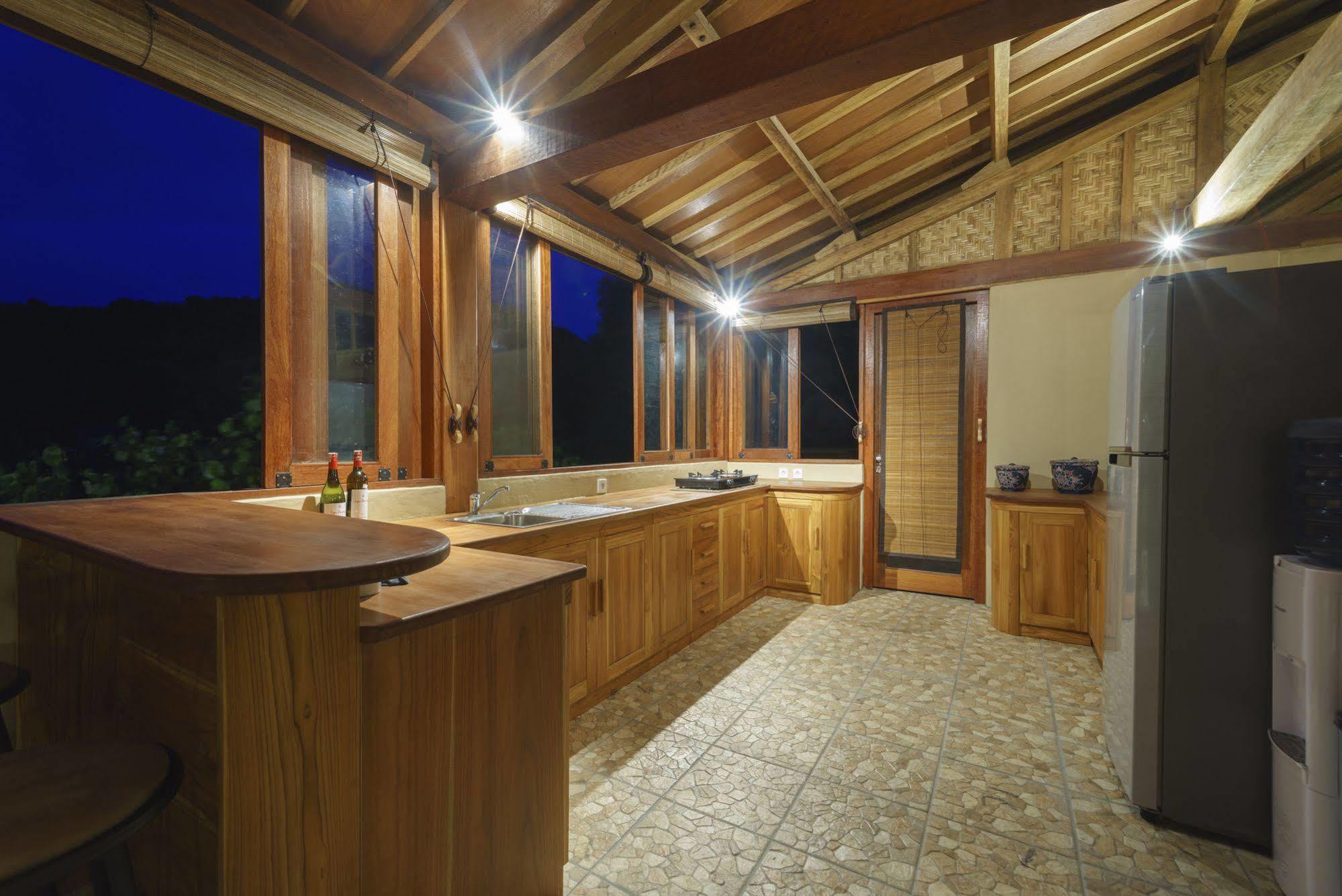 Bruce'S Hideout Hotel Bumbang Ngoại thất bức ảnh