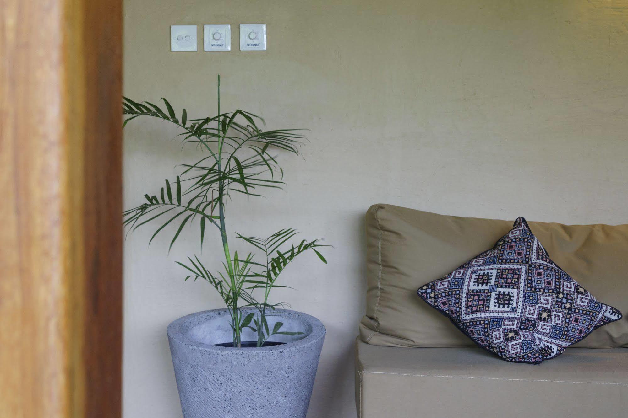 Bruce'S Hideout Hotel Bumbang Ngoại thất bức ảnh